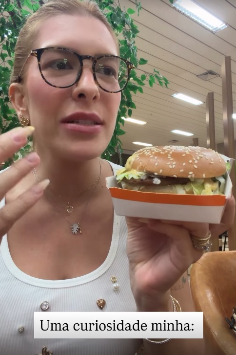 Lore Improta e o Big Mac por Reprodução/Instagram
