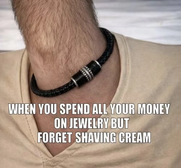"Quando você gasta todo o seu dinheiro com joia e se esquece do creme de barbear" por Reprodução