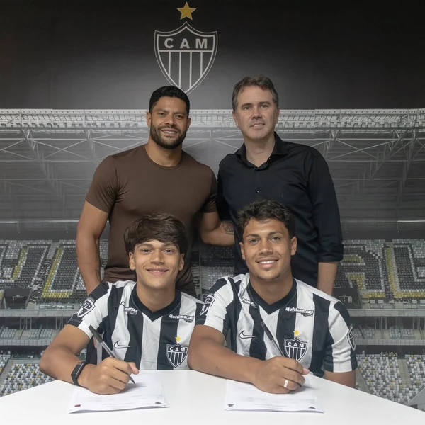 Thiago e Ian, filhos de Iran Angêlo e Hulk, assinaram com o Atlético-MG por Reprodução/Instagram