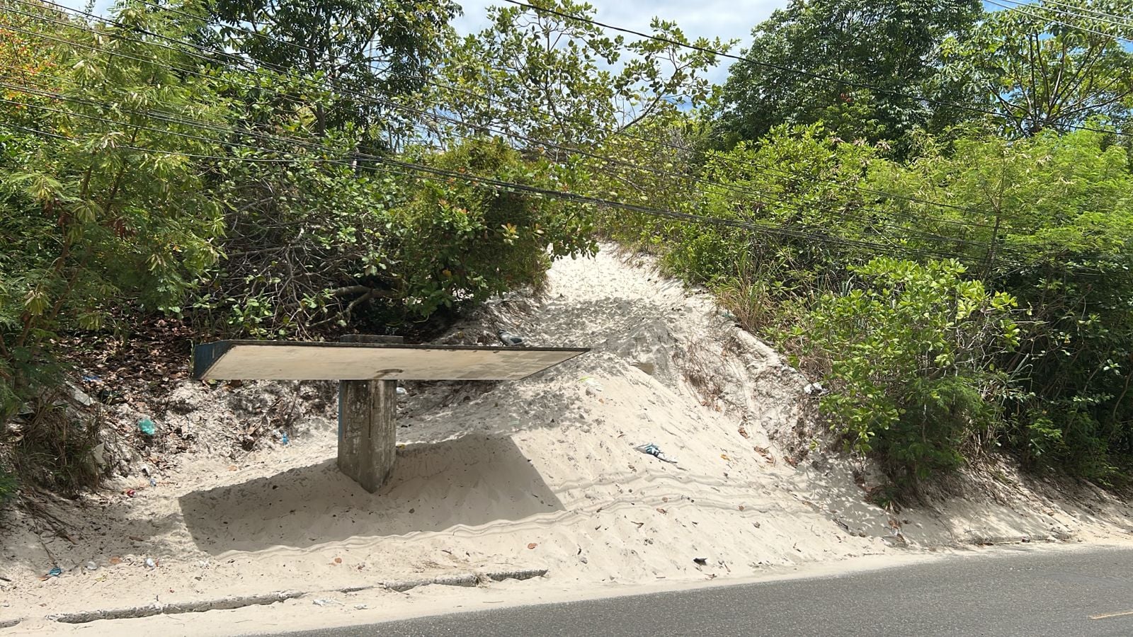 Tiroteio: moradores vivem momentos de tensão no Costa Azul por Bruno Wendel/CORREIO