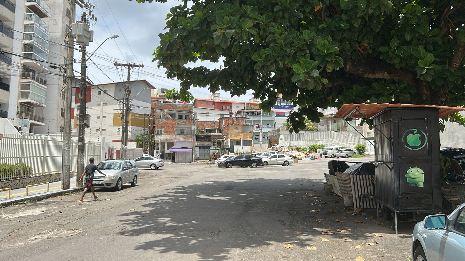 Tiroteio: moradores vivem momentos de tensão no Costa Azul por Bruno Wendel/CORREIO