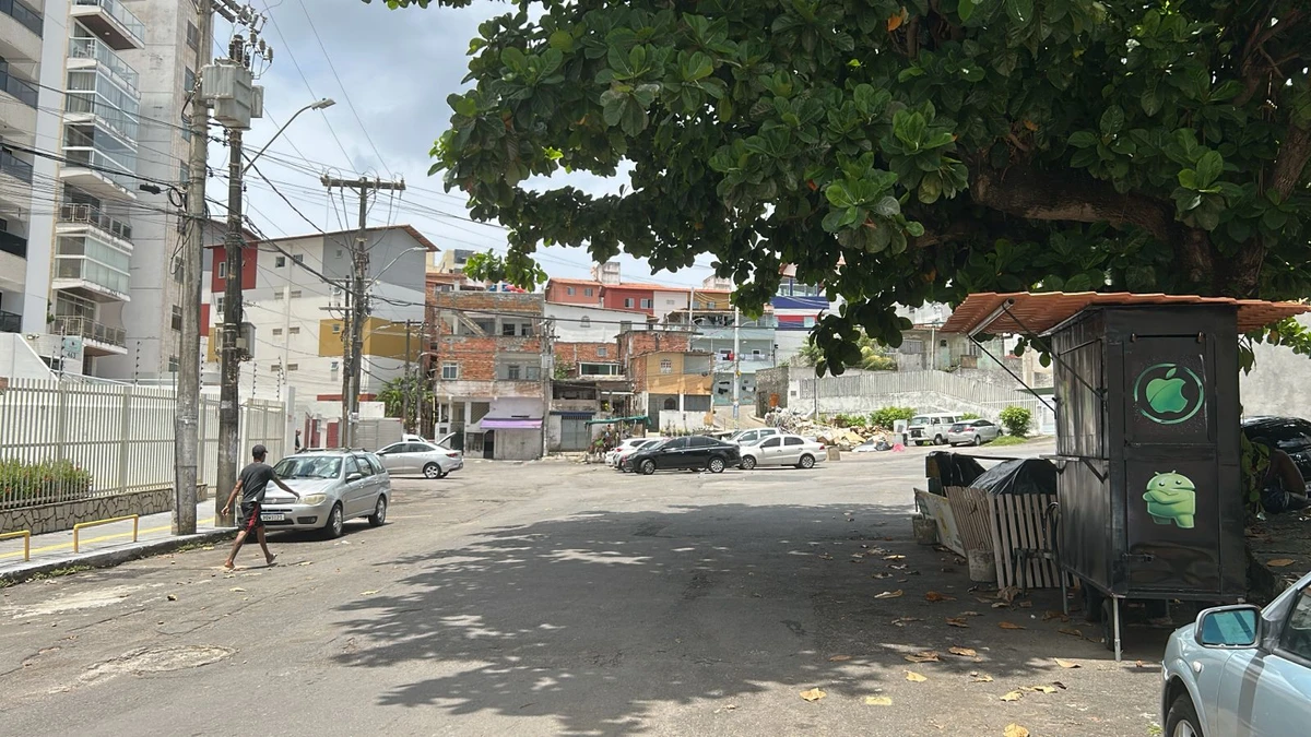 Tiroteio: moradores vivem momentos de tensão no Costa Azul por Bruno Wendel/CORREIO