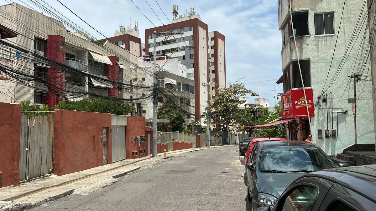 Tiroteio: moradores vivem momentos de tensão no Costa Azul por Bruno Wendel/CORREIO