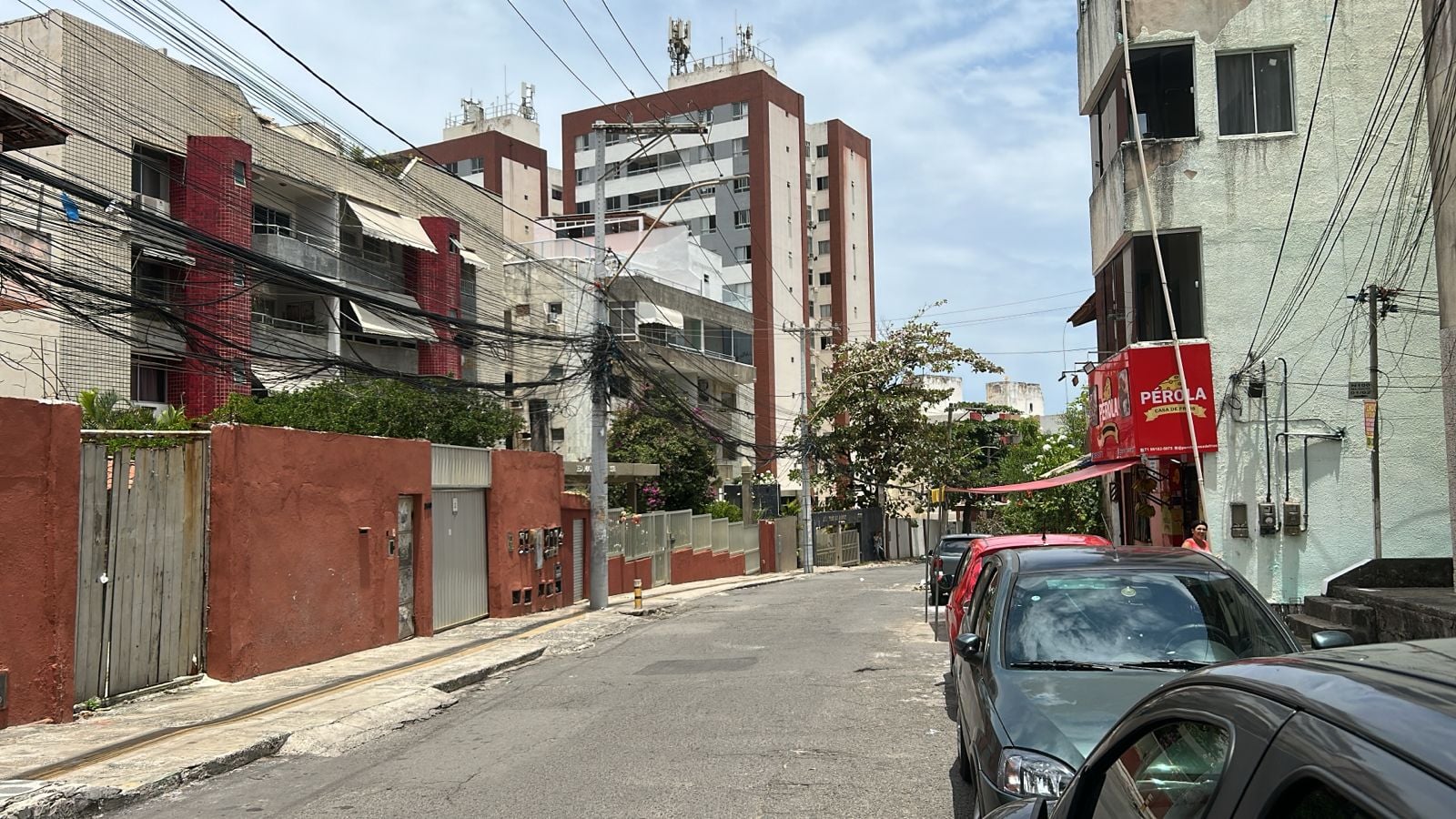 Tiroteio: moradores vivem momentos de tensão no Costa Azul por Bruno Wendel/CORREIO