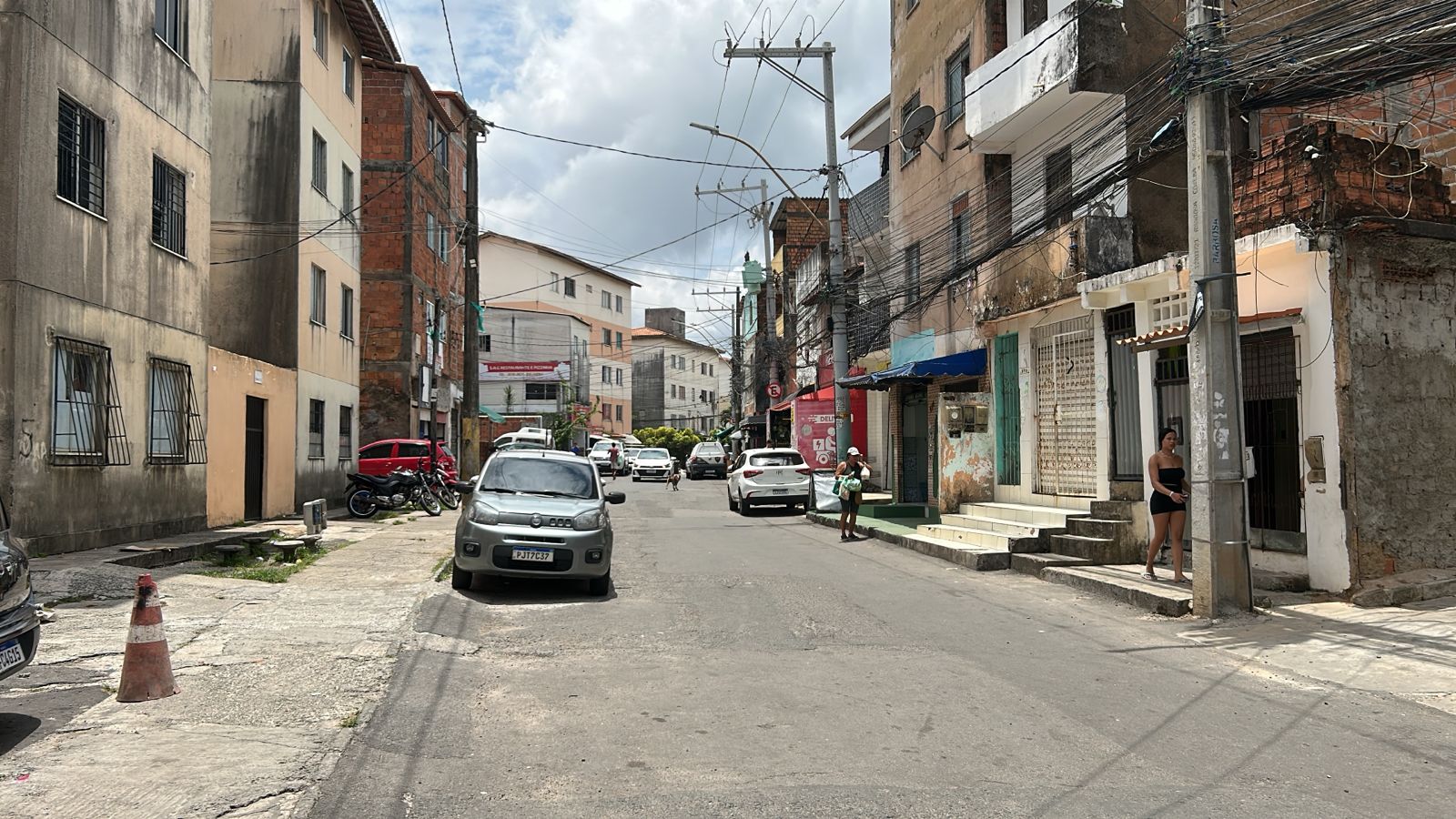 Tiroteio: moradores vivem momentos de tensão no Costa Azul por Bruno Wendel/CORREIO