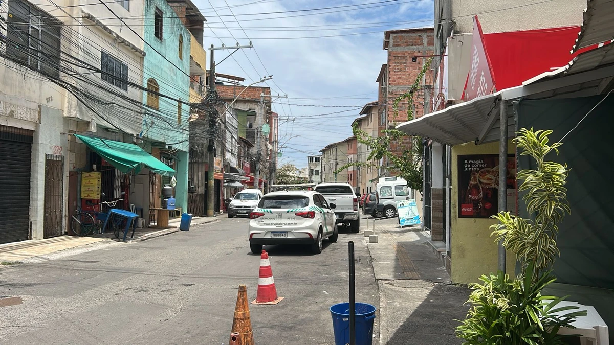Tiroteio: moradores vivem momentos de tensão no Costa Azul por Bruno Wendel/CORREIO