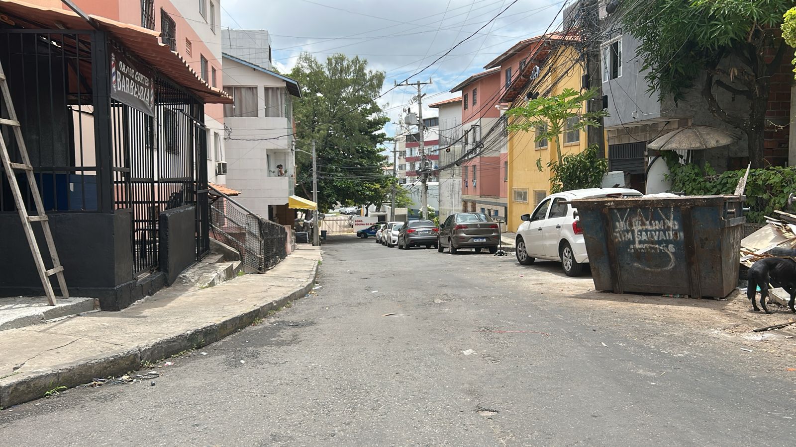 Tiroteio: moradores vivem momentos de tensão no Costa Azul por Bruno Wendel/CORREIO