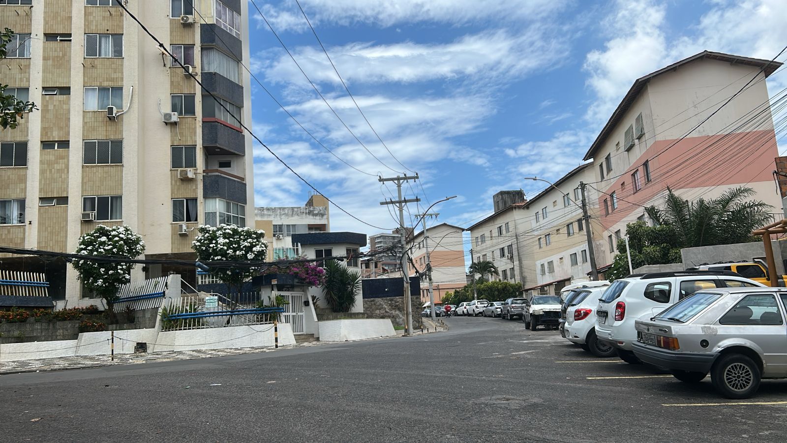 Tiroteio: moradores vivem momentos de tensão no Costa Azul por Bruno Wendel/CORREIO