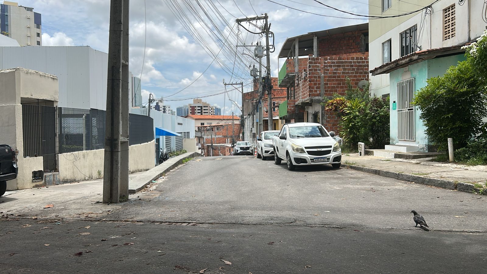 Tiroteio: moradores vivem momentos de tensão no Costa Azul por Bruno Wendel/CORREIO