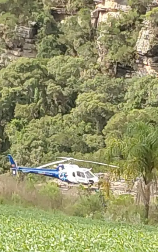 Turista morre ao cair de cachoeira após tentar tirar uma foto por Reprodução