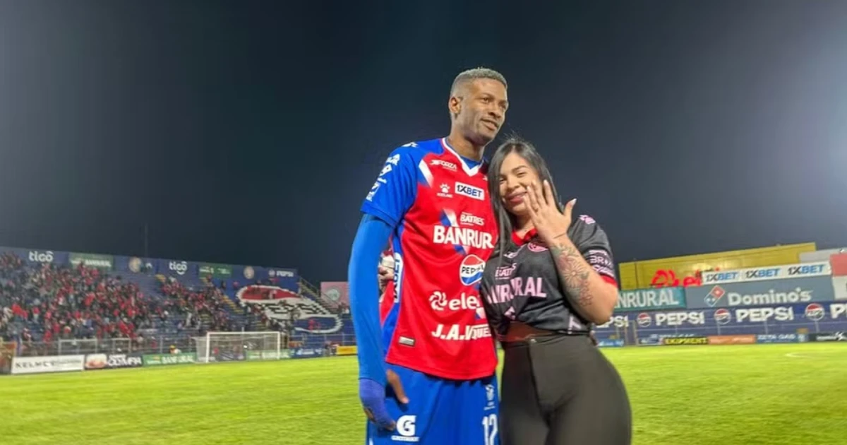 Imagem - Jogador pede namorada em casamento, mas noivado termina em três dias: 'Estou focado na minha carreira'