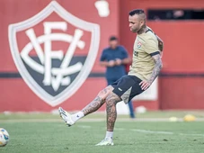 Imagem - Aos 32 anos, ex-Vitória se afasta do futebol em silêncio e vai se aposentar sem anúncio