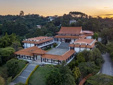 Imagem - Maior templo budista fica no Brasil, tem entrada gratuita e parece cenário de filme