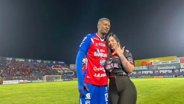 Derrickson Quirós, que atua como volante do Club Xelajú, da Guatemala por Reprodução