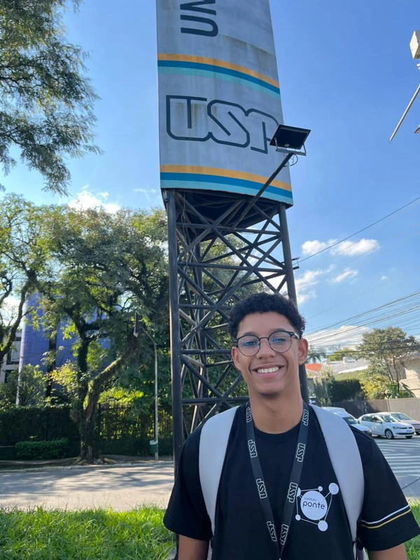 ONG abre inscrições para 130 bolsas de estudos voltadas para baianos de baixa renda por Divulgação