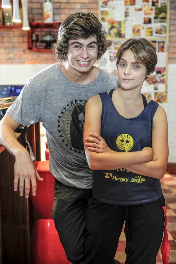 Pedro (Rafael Vitti) e Karina (Isabella Santoni) darão primeiro beijo em 'Malhação - Sonhos' por Divulgação/Globo