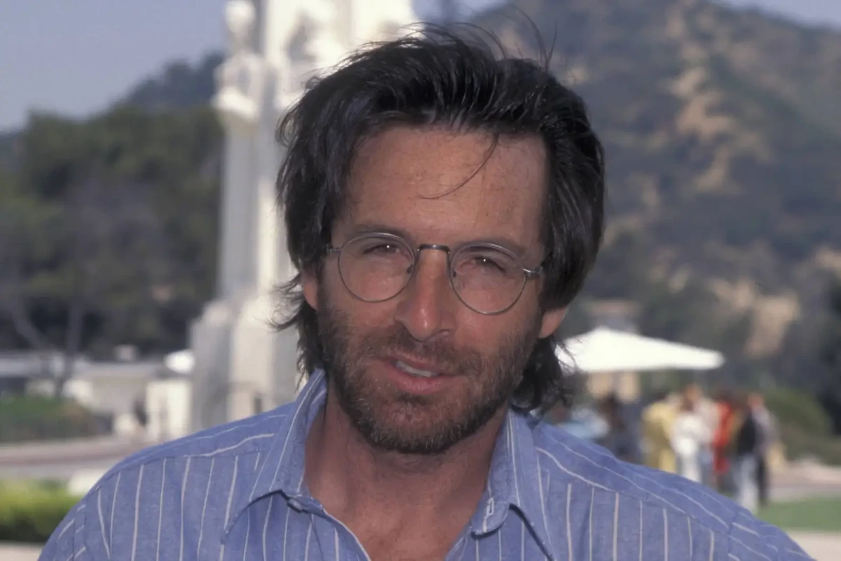 Robert Carradine interpretou Sam McGuire em Lizzie McGuire por Reprodução