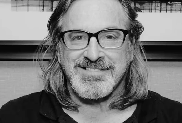 Robert Carradine interpretou Sam McGuire em Lizzie McGuire por Reprodução