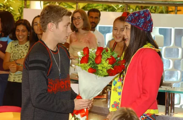 Sérgio Hondjakoff e Daniele Suzuki em Malhação Múltipla Escolha, 2004 por Divulgação/Globo