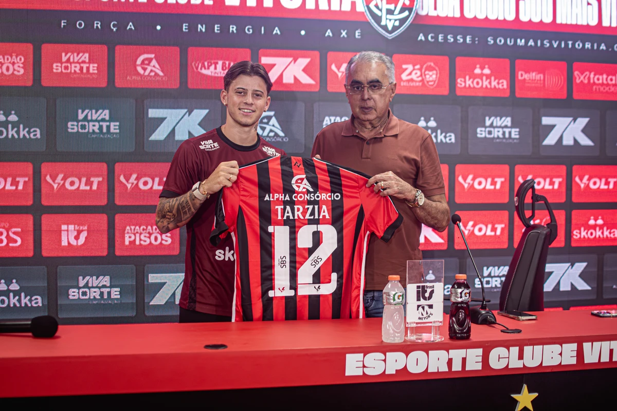 Tarzia oficialmente apresentado como novo reforço do Vitória por Victor Ferreira/ECV