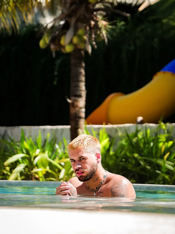 Zé Felipe na mansão em Goiânia por Reprodução/Instagram