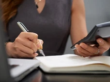 Imagem - IPVA atrasado gera multa: veja como negociar dívida e regularizar atraso