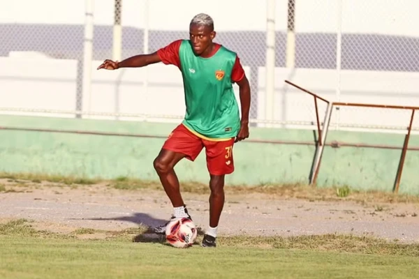 Atacante Anderson Pato negocia com o Vitória por Divulgação/Juazeirense