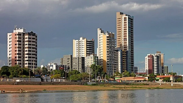 Cidade conta com uma grande orla de praias de águas doces nas margens do Velho Chico