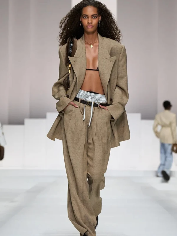 Iasmin Reis para Dolce & Gabbana por Reprodução/redes sociais