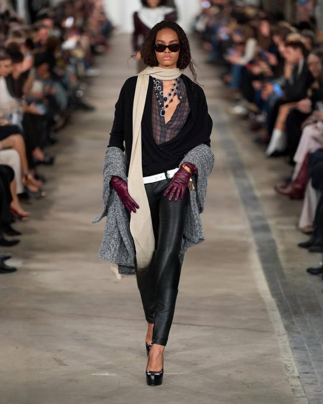 Iasmin Reis para 7 for All Mankind por Reprodução/redes sociais