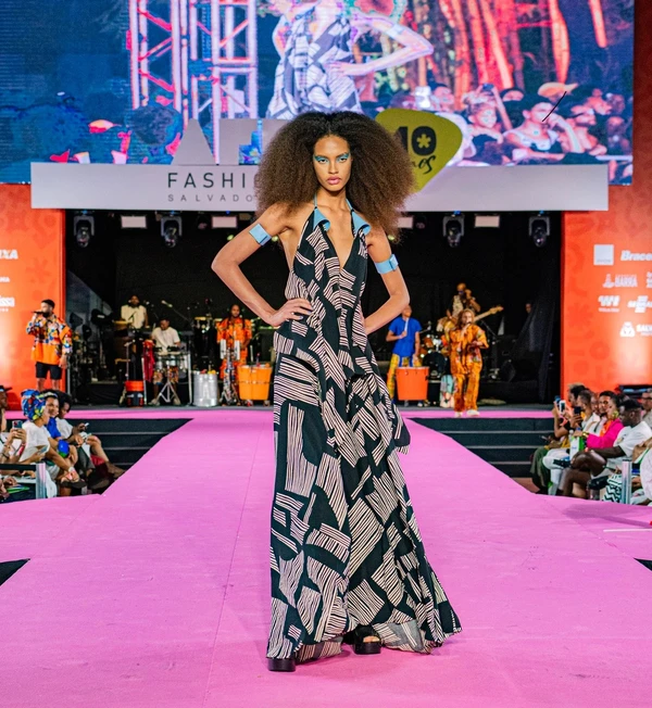 Iasmin Reis no Afro Fashion Day de 2024 por Reprodução/Redes sociais