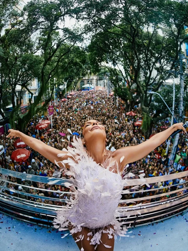 Ivete Sangalo no Carnaval de Salvador 2026 por Rafa Mattei/Reprodução/Instagram
