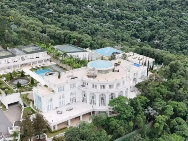 Mansão de Daniela Albuquerque por Reprodução