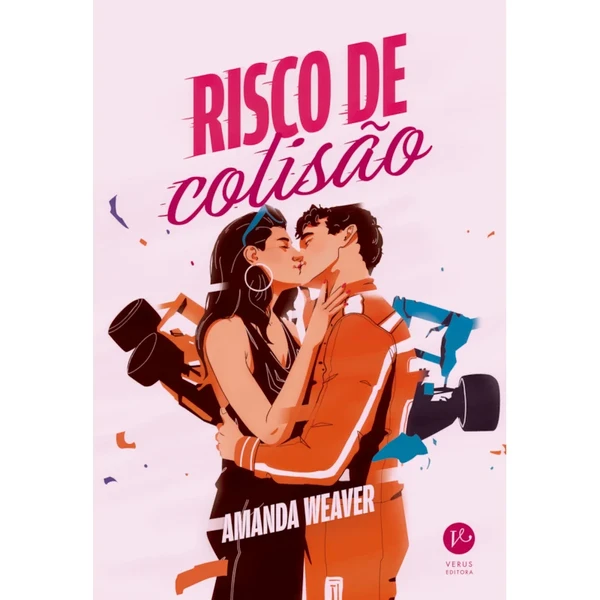 Risco de colisão, de Amanda Weaver (Verus). No mundo veloz da Fórmula 1, não há espaço para distrações. Mas, em meio aos holofotes e à chama que insiste em reacender entre uma relações-públicas e um piloto, o amor pode ser a maior distração de todas…Ele quebra todas as regras que ela criou. Será lançado dia 23. por Reprodução