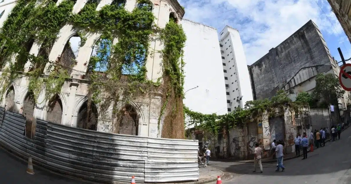 Imagem - Decreto autoriza posse de 36 imóveis abandonados no Comércio