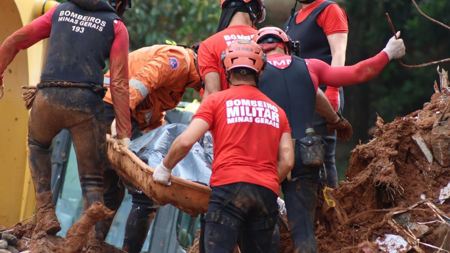 Bombeiros atuam por Divulgação/Corpo dos Bombeiros