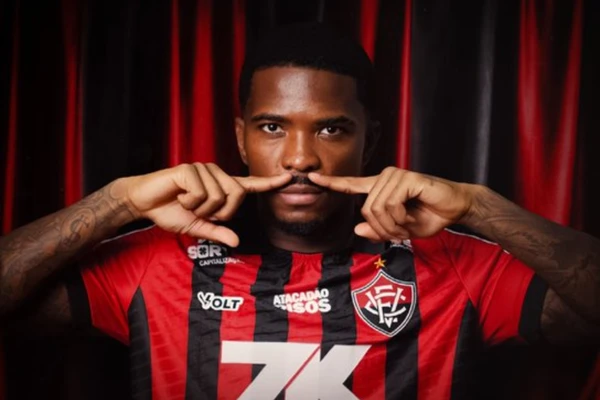 Cacá foi anunciado como novo reforço do Vitória 