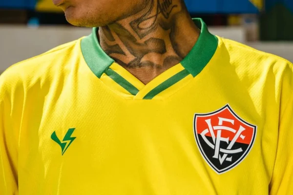Camisa do Vitória em comemoração à Copa do Mundo em 2022 por Divulgação/Volt