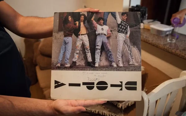 Capa do disco Utopia com dedicatória de Dinho, dos Mamonas Assassinas por Reprodução/Fábio Tito/G1