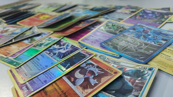 Cartas de Pokémon por Alan Pinheiro/CORREIO