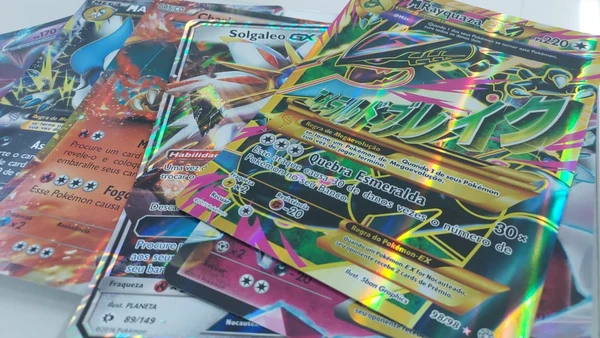 Cartas de Pokémon por Alan Pinheiro/CORREIO