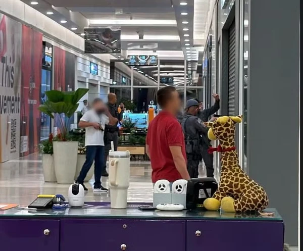 Ex-namorado invadiu joalheria armado e matou jovem