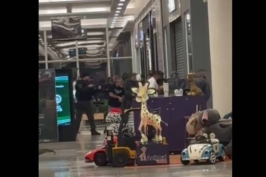 Polícia no local por Reprodução