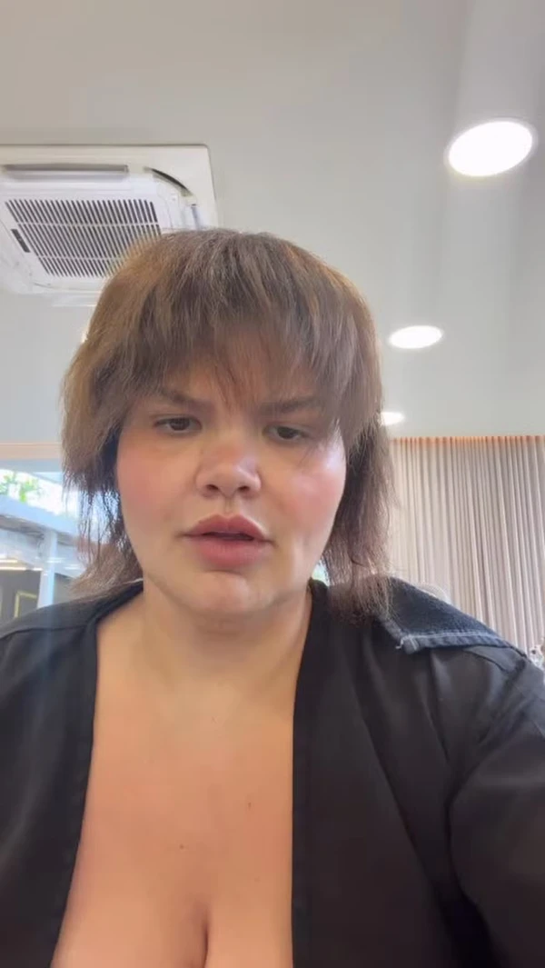 Thais Carla tirou o mega hair e mostrou o cabelo natural por Reprodução/Instagram