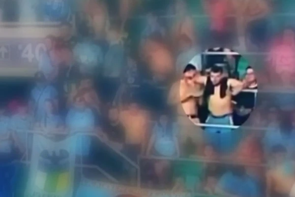 Torcedor fez gestos racistas por Reprodução