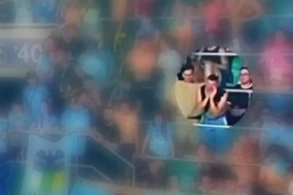 Torcedor fez gestos racistas por Reprodução