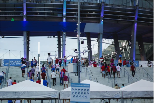 Torcida do Bahia chegando para a partida