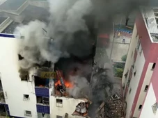 Imagem - Parte de prédio desaba após explosão por vazamento de gás e incêndio no Stiep