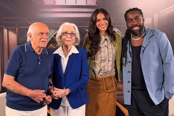 Ary Fontoura, Fernanda Montenegro, Bruna Marquezine e Lázaro Ramos em sessão de 