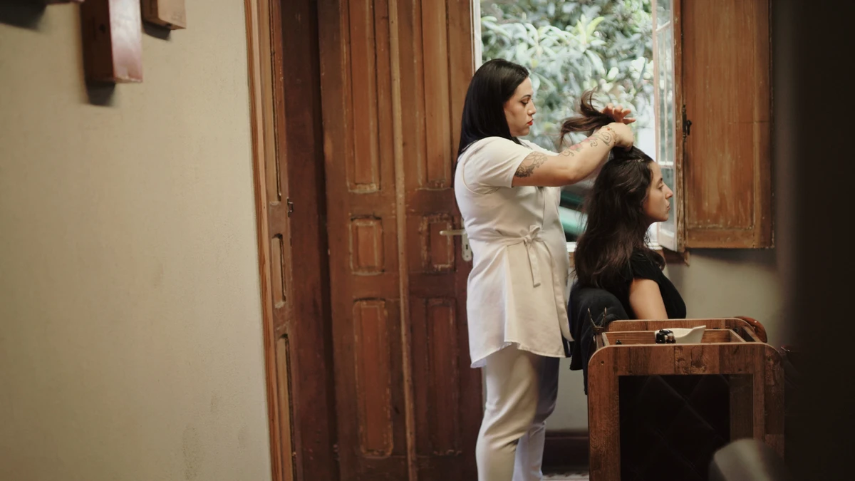 Bioma Casa Fio é um hair spa que une práticas de baixo impacto ambiental, experiência de bem-estar e condução especializada em saúde capilar.